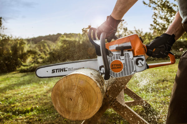 STIHL MS 250 CHAINSAW 18’’ - Image 3