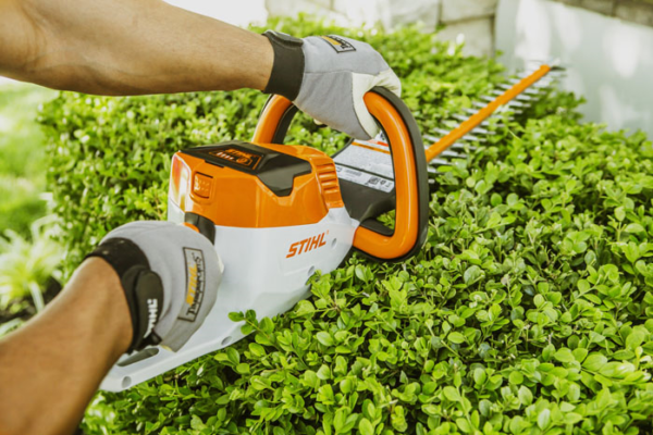 STIHL HSA 56 HEDGE TRIMMER RECHARGEABLE - Image 2